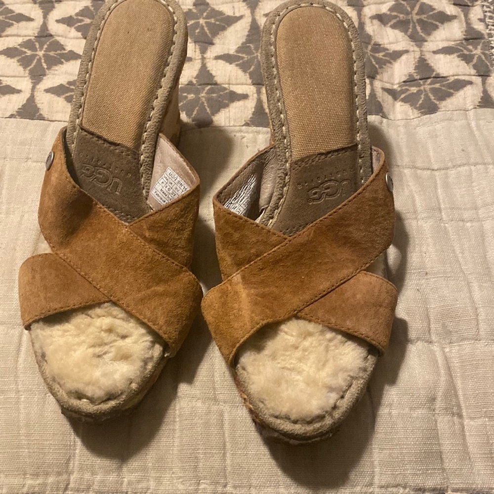 UGG size 6 Tan Margot wedge leather/suede Sandler with Sherpa toe 1689